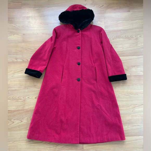Donny Brook Jackets & Blazers - Vtg. Donny Brook Red Wool swing Coat w/ hood velvet trim fux fur women’s 10